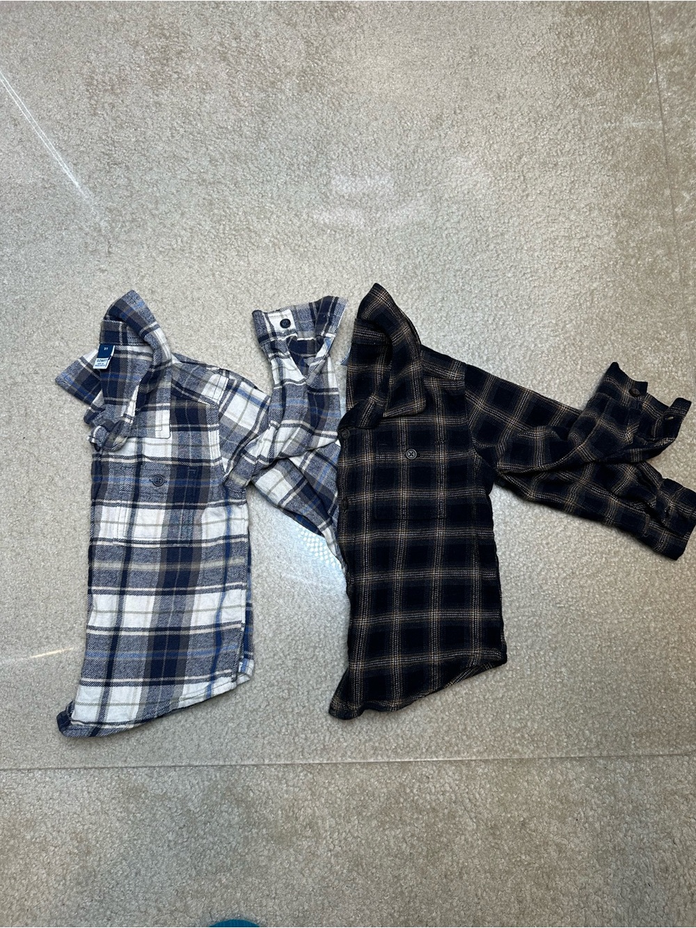 OLD NAVY LOT OF 2 PLAID FLANNEL BUTTON UP LONG SLEEVE SHIRTS TOPS TODDLER BOY 2T
